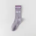 Chaussettes de yoga antidérapantes pour femmes, chaussettes de fitness mi-hautes avec picots. - Taille unique / Violet