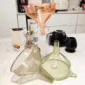 Juego de embudos de cocina de plástico, diseño de cuello largo y gran calibre, ideal para líquidos. - Ajuste regular