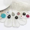 Detailaufnahme verschiedener Naturstein-Augenanhänger für DIY-Schmuckprojekte. - Rund (M0584) / 13*18mm / Erdbeerquarz Farbe