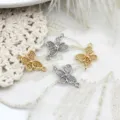 Detailansicht hohler Schmetterlings-Metallanhänger für DIY-Schmuckzubehör - Hollow Butterfly (9.7x13.7mm) / 4 Stück/Packung / Gold