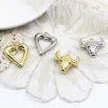 Vista detallada de colgantes de corazón y cabeza de toro bañados en oro 18K para joyas DIY - Corazón grande hueco / 25.5*29.5mm / Dorado