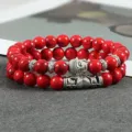 2-delige set 8mm rode kralen yoga armband met boeddha hoofd en metalen accenten - Kleur 18