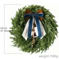 Ghirlanda di Natale realistica in pino Norfolk da 55cm con fiocco di velluto e campanelli - Ghirlanda di campane in pino a 13 punte (sacchetto OPP)
