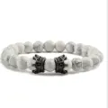 Weißer Howlith Steinperlenarmband mit Doppelten Metallkronen Abstandshalter Yoga Detail - Howlith