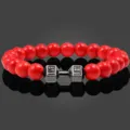 Rode steen kralen armband met antieke zilveren dumbbell hanger voor fitness sport liefhebbers. - Rood