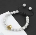 Witte stenen kralen armband met gouden spartaanse helm hanger voor yoga sieraden. - 12