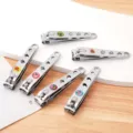 Edelstahl Nagelknipser Set mit kreativem Lochdesign und bunten niedlichen Fruchtmustern. - Standard