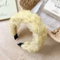 Elegante diadema ancha de malla trenzada en amarillo pálido estilo coreano para volumen - Amarillo