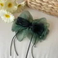 Pinza para el pelo con lazo de malla de lunares verdes, cinta negra y colgantes - Verde