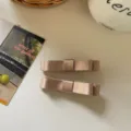 Paar elegante Haarspangen mit Satinschleife in staubigem Rosé-Rosa - 2 Stück/Set / Khaki