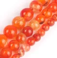 Gros plan de perles d'agate craquelée rouge, surface lisse, couleur orange vif, accessoire bijoux. - 10mm (37 Perles) / Rouge Orangé