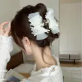 Koreanischer Haargreifer aus weißer Gaze Seersucker für elegante Hochsteckfrisuren - Off-white mesh bow bubble