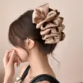 Pince à cheveux élégante en maille plissée champagne pour coiffures de chignon chic - Kaki (Nuage de Satin) (260403)