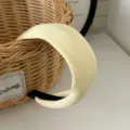 Elegant cream-colored wide-brimmed ribbed headband for stylish hair volume boosting - Milk Yellow