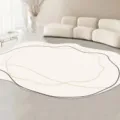 Tappeto da soggiorno beige irregolare moderno con linee astratte e morbida consistenza. - 80×120cm / Floreale