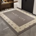Alfombra antideslizante para entrada con borde floral vintage y diseño central gris. - 40x60cm (Terciopelo de Cristal) / Armonioso