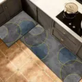 Luxus Küchen Fußmatte mit geometrischen goldenen Kreisen, rutschfest abwischbarer Teppich. - Geometrischer Kreis
