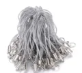 Cordons tour de cou DIY argentes avec tubes metalliques et anneaux pour breloques de telephone. - Argent