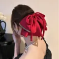 Pince à cheveux élégante en satin rouge avec grand nœud et strass pour coiffure. - Style Bord Strass Satin Rouge