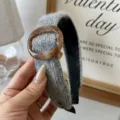 Grey knitted wide-brimmed headband with acrylic round buckle for autumn and winter - Gray
