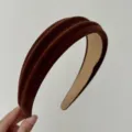 Cerchietto largo in velluto plissettato marrone caffè per effetto volume - Stile Velluto Cachi