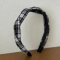 Cerchietto intrecciato a scacchi bianchi e neri con denti antiscivolo - Stile Quadri Nodo Torsione (250911) / Nero