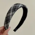 Serre-tête rétro élégant à carreaux noir et blanc avec design confortable à tête haute - Style Large Plaid Noir et Blanc