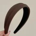 Elegante cerchietto largo in tessuto a costine marrone scuro con design imbottito - Tessuto a Righe Cachi