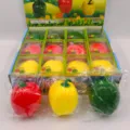 Doos met 12 kleurrijke groente knijpspeeltjes in de vorm van paprika's in rood groen en geel - Grote Chili Stijl / Realistisch Veelkleurig