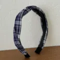 Serre-tête vintage à carreaux bleu et blanc élégant pour un look à couronne haute - Style Tressé à Carreaux Bleu et Blanc