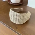 Bandeau en paille beige tissé à la main idéal pour un look de vacances d'été chic - Style en Paille Tressée / Beige