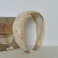 Serre-tête large en paille tressée à la main beige et crème style vacances d'été - V en Beige