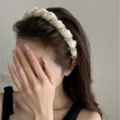 Eleganter cremefarbener Haarreif mit Kristallen, luxuriöser rutschfester Kopfschmuck - Blasengaze-Stil / Beige