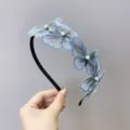 Elegante diadema de mariposa bordada azul con perlas para accesorios de cabello dama - Azul Perla