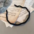 Minimalist wavy black velvet pleated headband, elegant autumn winter hair accessory - Wave Style / Black