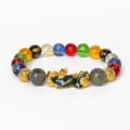 Bracelet de perles coloré mantra à six syllabes avec Pixiu doré et breloques porte-bonheur. - Pierre Multicolore