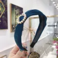 Groenblauwe stoffen haarband met decoratieve cirkel van parels en strassteentjes - Pauwblauw (Ovaal)
