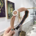 Eleganter khakifarbener Stoffhaarreif mit rundem Perlen- und Strassverzierung Detail - Khaki (Rund)