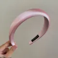 Elegante diadema acolchada de satén rosa con acabado sedoso - Rosa Melocotón