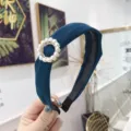 Blaues Stoffstirnband mit Perlen-Strass-Ring und rutschfesten Zähnen für Damen. - Pfauenblau (Rund)