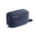 Dettaglio ravvicinato di un beauty case blu con cerniera e icone funzionali - 24.5*15*7.5cm / Blu navy