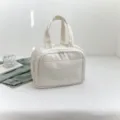Tragbare cremefarbene gesteppte Kosmetiktasche mit Griff und Reißverschlussfach - 31*19.5*21cm / Weiß