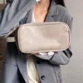Große camel-farbene PU-Kosmetiktasche mit Doppel-Reißverschluss und Tragegriff - Mattiertes Grau (ohne Aufdruck)