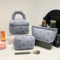 Blaues Cord-Kosmetiktaschen-Set mit Erdbeerdruck, tragbare Reise-Organizer-Beutel - Eimer Handtasche / 19.5x15.5x14.5cm / Erdbeere Blau