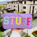 Trousse à maquillage en nylon violet avec broderies de lettres STUFF en chenille - Violet