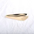 Élégante broche en métal doré minimaliste en forme de vague pour accessoires de manteau - Or