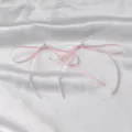 Elegante Balletcore-Ohrringe mit rosa Seidenschleife und weißen Perlenakzenten - Rosa