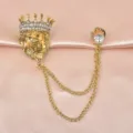 Vintage goldener Löwenkopf Broschen mit Krone und doppelter Kette für Herren - Löwenkopf / Löwenkopf Bronze