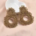 Handgefertigte goldene Perlenohrringe in Übergröße für modischen Schmuck-Look - Übertriebener Runder Ring-Stil / Kaffeebraun