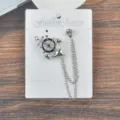 Vintage silberne nautische Anker- und Steuerrad-Brosche mit doppelter Kette für Herren - Anker / Anker Silber